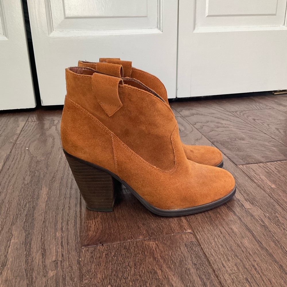 Vince Camuto ankle booties size 6 1/2